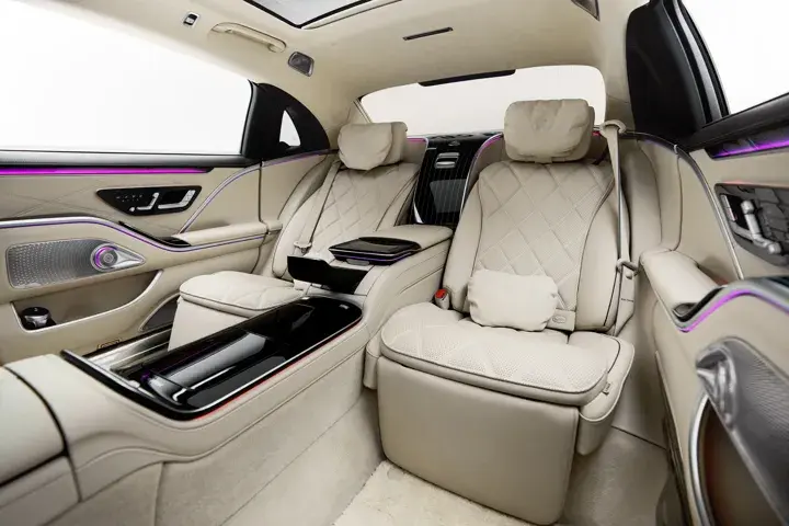 https://driveme-uae-kings.s3.me-central-1.amazonaws.com/media/images/cars/kings-uae-car-f4e1ddc3-9a13-4fa3-91c9-8ae8d1bf34d6_preview.webp