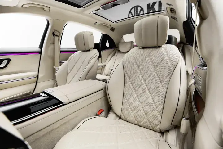 https://driveme-uae-kings.s3.me-central-1.amazonaws.com/media/images/cars/kings-uae-car-fb9399cf-f1f9-4f6b-bab1-aad8b9539615_preview.webp