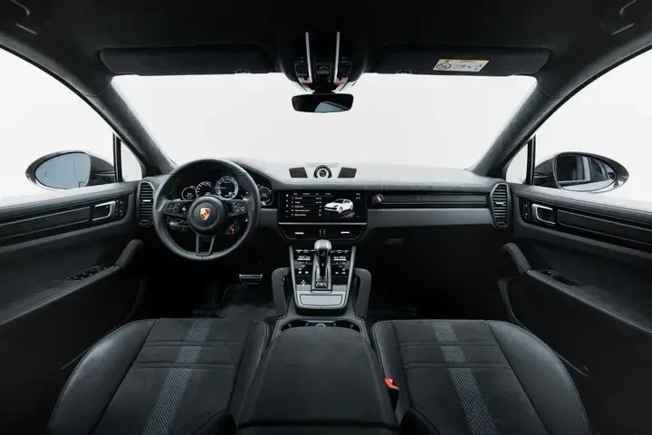 https://driveme-uae-kings.s3.me-central-1.amazonaws.com/media/images/cars/kings-uae-car-fbc2146b-bc47-4a69-9ea6-661857126637_preview.webp