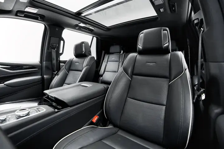 https://driveme-uae-kings.s3.me-central-1.amazonaws.com/media/images/cars/kings-uae-car-ffe01867-6cb2-493f-ae78-18656a9d665f_preview.webp