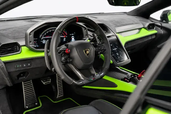 https://driveme-uae-kings.s3.me-central-1.amazonaws.com/media/images/vehicles/kings-uae-vehicle-0d3762f4-2689-496c-98bc-222357b28281_preview.webp