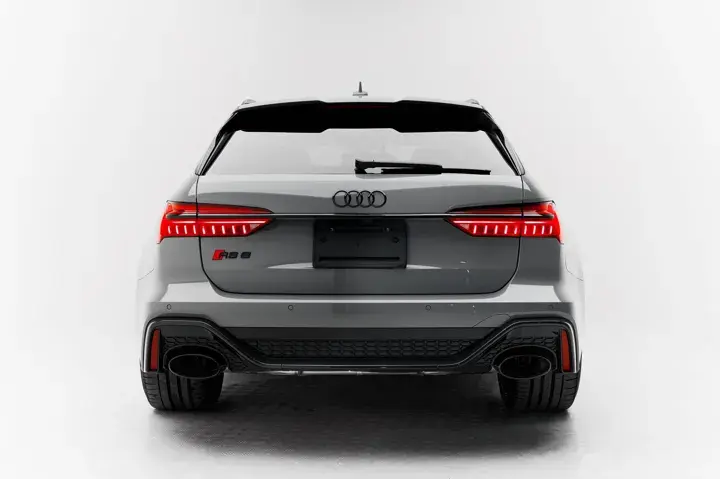 https://driveme-uae-kings.s3.me-central-1.amazonaws.com/media/images/vehicles/kings-uae-vehicle-117b8125-5eac-4267-9f8a-2c44cca11cff_preview.webp