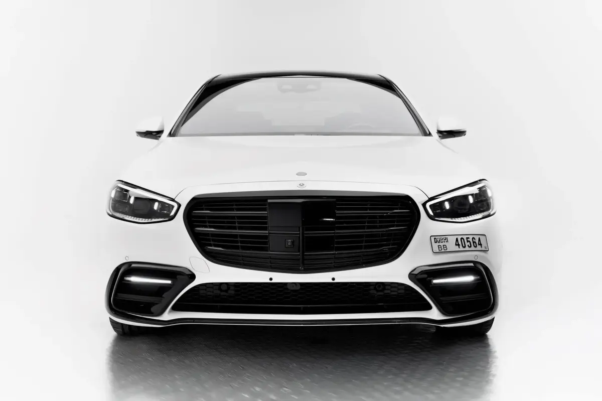 https://driveme-uae-kings.s3.me-central-1.amazonaws.com/media/images/vehicles/kings-uae-vehicle-15efcfd9-ae1a-4fd7-9652-1282f343bf3f.webp