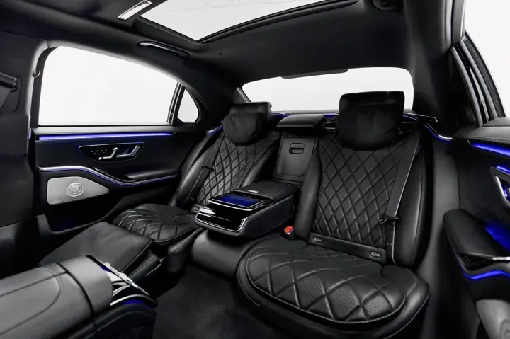 https://driveme-uae-kings.s3.me-central-1.amazonaws.com/media/images/vehicles/kings-uae-vehicle-16d2ea8a-bae7-4829-8cf1-90249c8a1cd7_preview.webp