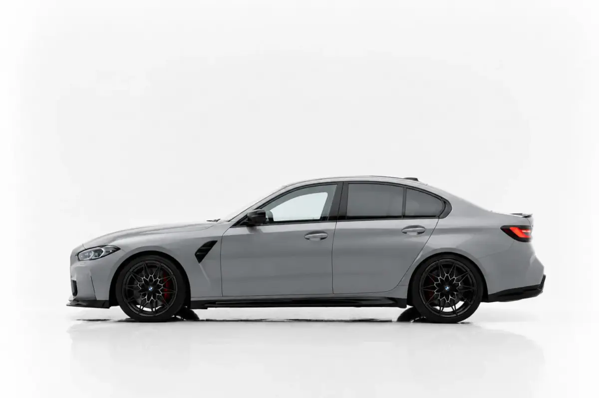 https://driveme-uae-kings.s3.me-central-1.amazonaws.com/media/images/vehicles/kings-uae-vehicle-17a6cd7d-f94b-469a-a7eb-4858b54c962e.webp