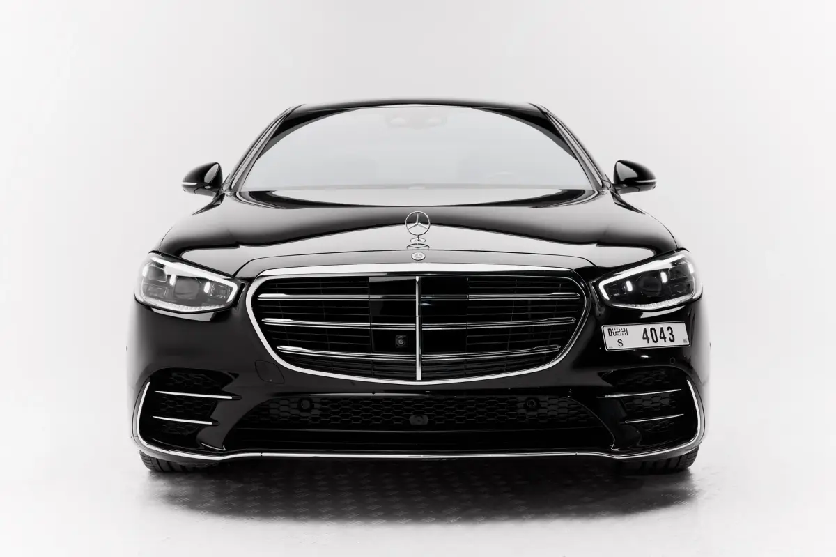 https://driveme-uae-kings.s3.me-central-1.amazonaws.com/media/images/vehicles/kings-uae-vehicle-1aa0cef1-32ee-4fd0-bf5d-806e88d5b84e.webp