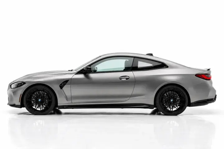 https://driveme-uae-kings.s3.me-central-1.amazonaws.com/media/images/vehicles/kings-uae-vehicle-27ffdc3f-32ba-4430-83b4-d2eb9c66f040_preview.webp