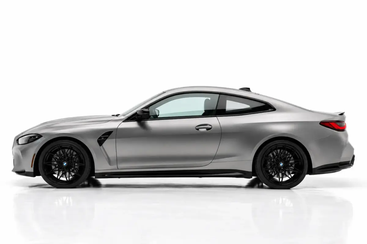 https://driveme-uae-kings.s3.me-central-1.amazonaws.com/media/images/vehicles/kings-uae-vehicle-27ffdc3f-32ba-4430-83b4-d2eb9c66f040.webp