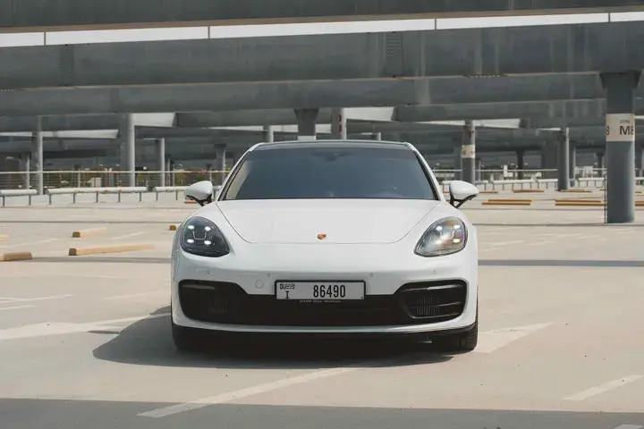 https://driveme-uae-kings.s3.me-central-1.amazonaws.com/media/images/vehicles/kings-uae-vehicle-2b2418db-a91b-49cd-a3d1-fc2024551ac5_preview.webp