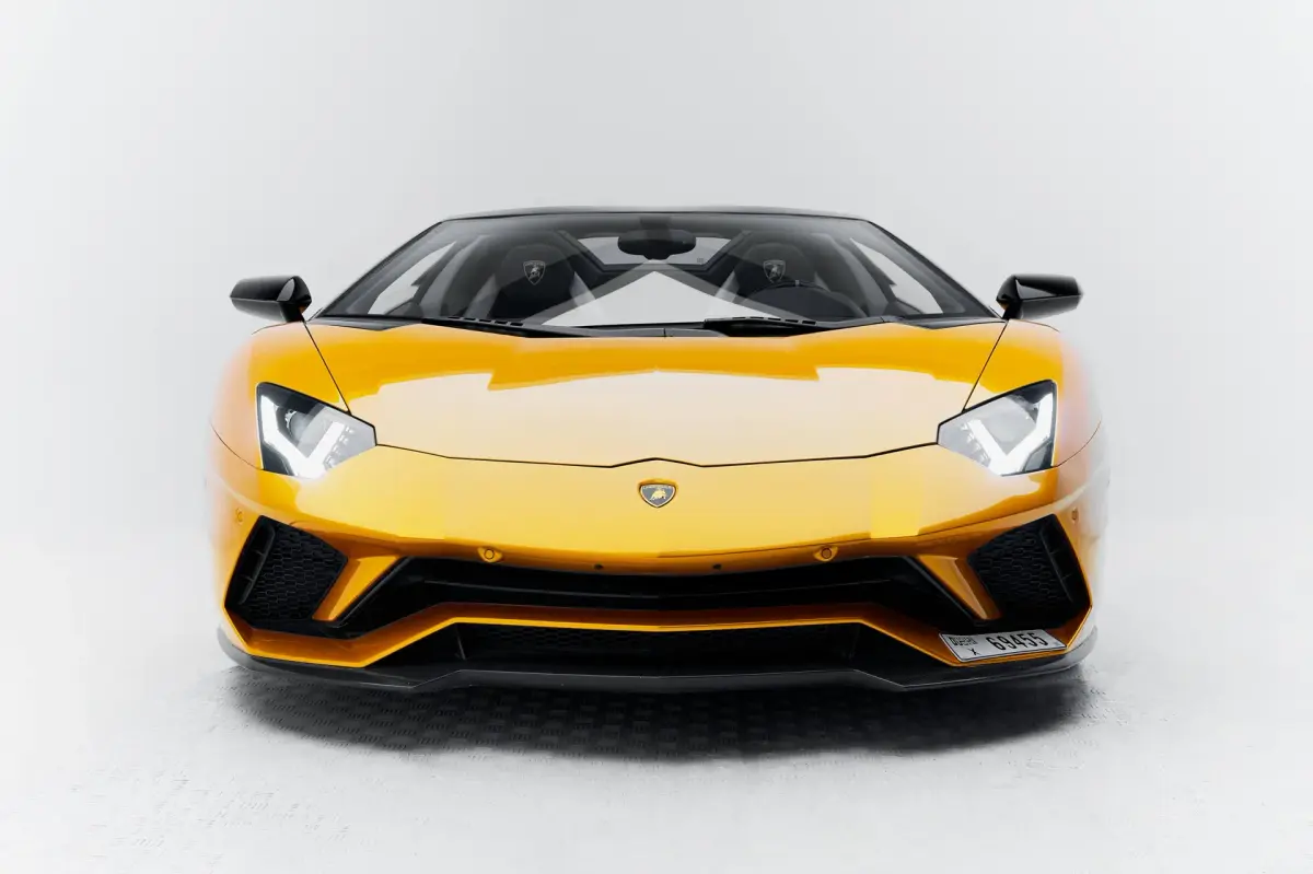 https://driveme-uae-kings.s3.me-central-1.amazonaws.com/media/images/vehicles/kings-uae-vehicle-2b8d5e45-5337-4fd5-b0de-6c085a1f36a9.webp
