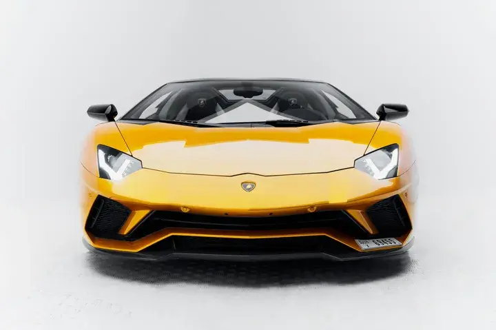 https://driveme-uae-kings.s3.me-central-1.amazonaws.com/media/images/vehicles/kings-uae-vehicle-2b8d5e45-5337-4fd5-b0de-6c085a1f36a9_preview.webp