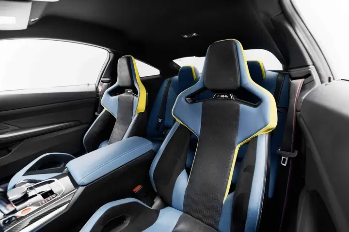https://driveme-uae-kings.s3.me-central-1.amazonaws.com/media/images/vehicles/kings-uae-vehicle-358b00a6-ce74-454c-ba22-1f83fc100cc4_preview.webp