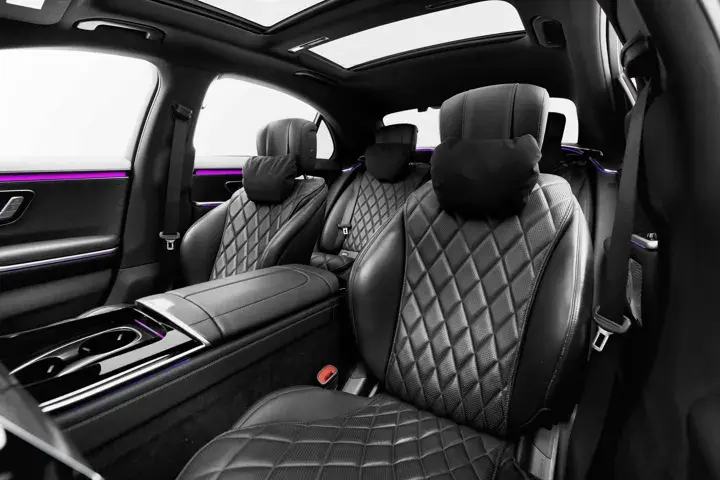 https://driveme-uae-kings.s3.me-central-1.amazonaws.com/media/images/vehicles/kings-uae-vehicle-395af555-d008-49c2-83ff-8dbe3d87225e_preview.webp