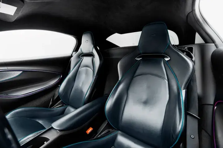 https://driveme-uae-kings.s3.me-central-1.amazonaws.com/media/images/vehicles/kings-uae-vehicle-41df1ba4-f105-4ecd-9500-89b7c38fd262_preview.webp