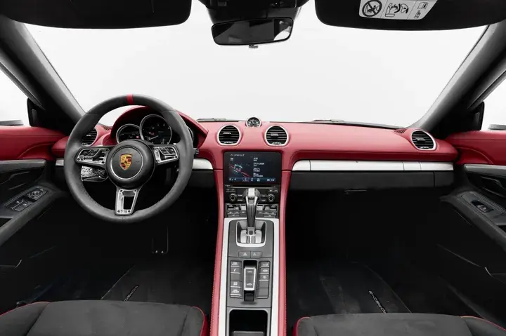 https://driveme-uae-kings.s3.me-central-1.amazonaws.com/media/images/vehicles/kings-uae-vehicle-4a9fc8ed-79f4-474c-a6fb-7cb37c5b4c17_preview.webp