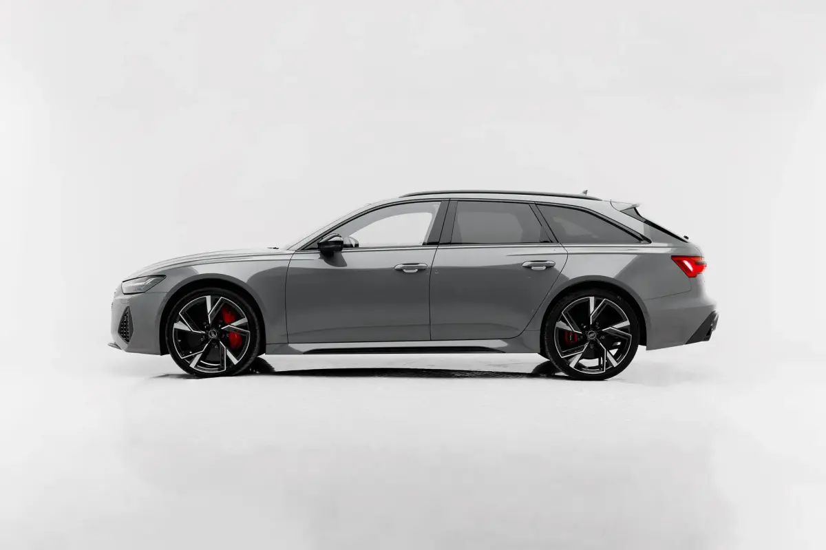 https://driveme-uae-kings.s3.me-central-1.amazonaws.com/media/images/vehicles/kings-uae-vehicle-4f3131d1-ea64-4b19-9418-7cff25e495cb.webp