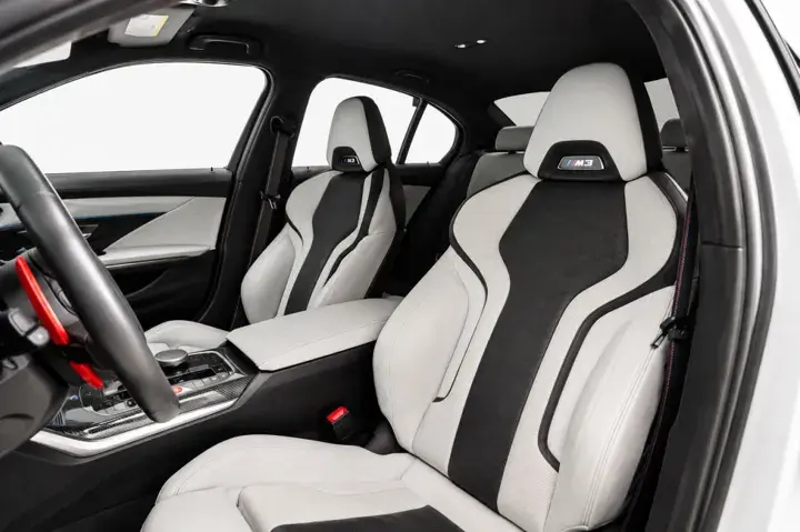 https://driveme-uae-kings.s3.me-central-1.amazonaws.com/media/images/vehicles/kings-uae-vehicle-551e1f1f-8c5e-4927-84a0-94a784bb8f34_preview.webp