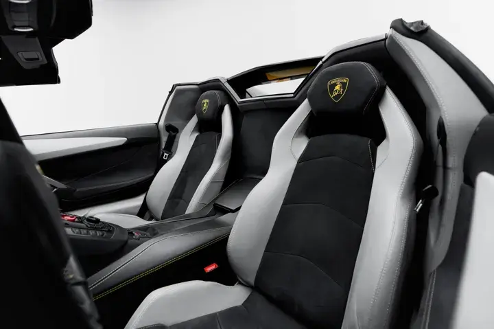 https://driveme-uae-kings.s3.me-central-1.amazonaws.com/media/images/vehicles/kings-uae-vehicle-55d91dea-c394-4c9b-8063-447e7310d8b0_preview.webp