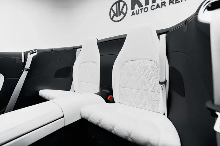 https://driveme-uae-kings.s3.me-central-1.amazonaws.com/media/images/vehicles/kings-uae-vehicle-5830cffe-ed3c-47a5-a9ea-adfa846adb79_preview.webp