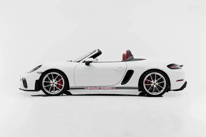 https://driveme-uae-kings.s3.me-central-1.amazonaws.com/media/images/vehicles/kings-uae-vehicle-594e1437-8208-4305-b732-07fdb219571b_preview.webp