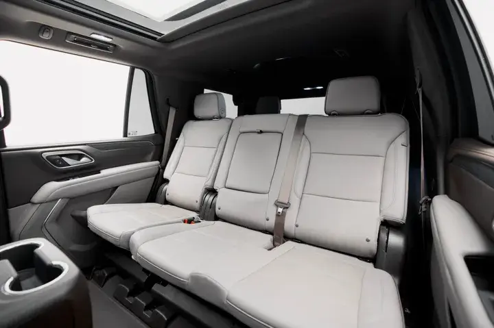 https://driveme-uae-kings.s3.me-central-1.amazonaws.com/media/images/vehicles/kings-uae-vehicle-5fbe5d62-3cfc-4458-a6ec-51a0b77431fa_preview.webp