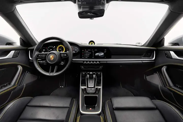 https://driveme-uae-kings.s3.me-central-1.amazonaws.com/media/images/vehicles/kings-uae-vehicle-605f2782-5816-40bc-8134-635fd08020bd_preview.webp
