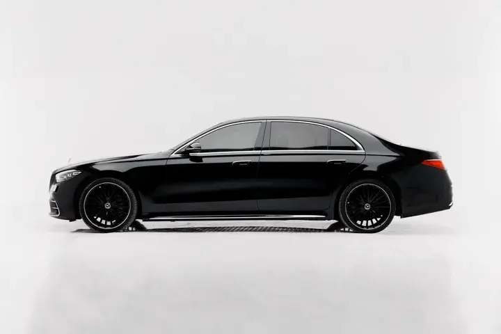 https://driveme-uae-kings.s3.me-central-1.amazonaws.com/media/images/vehicles/kings-uae-vehicle-69caa52b-c907-40c6-99e0-698c1a1ca71c_preview.webp