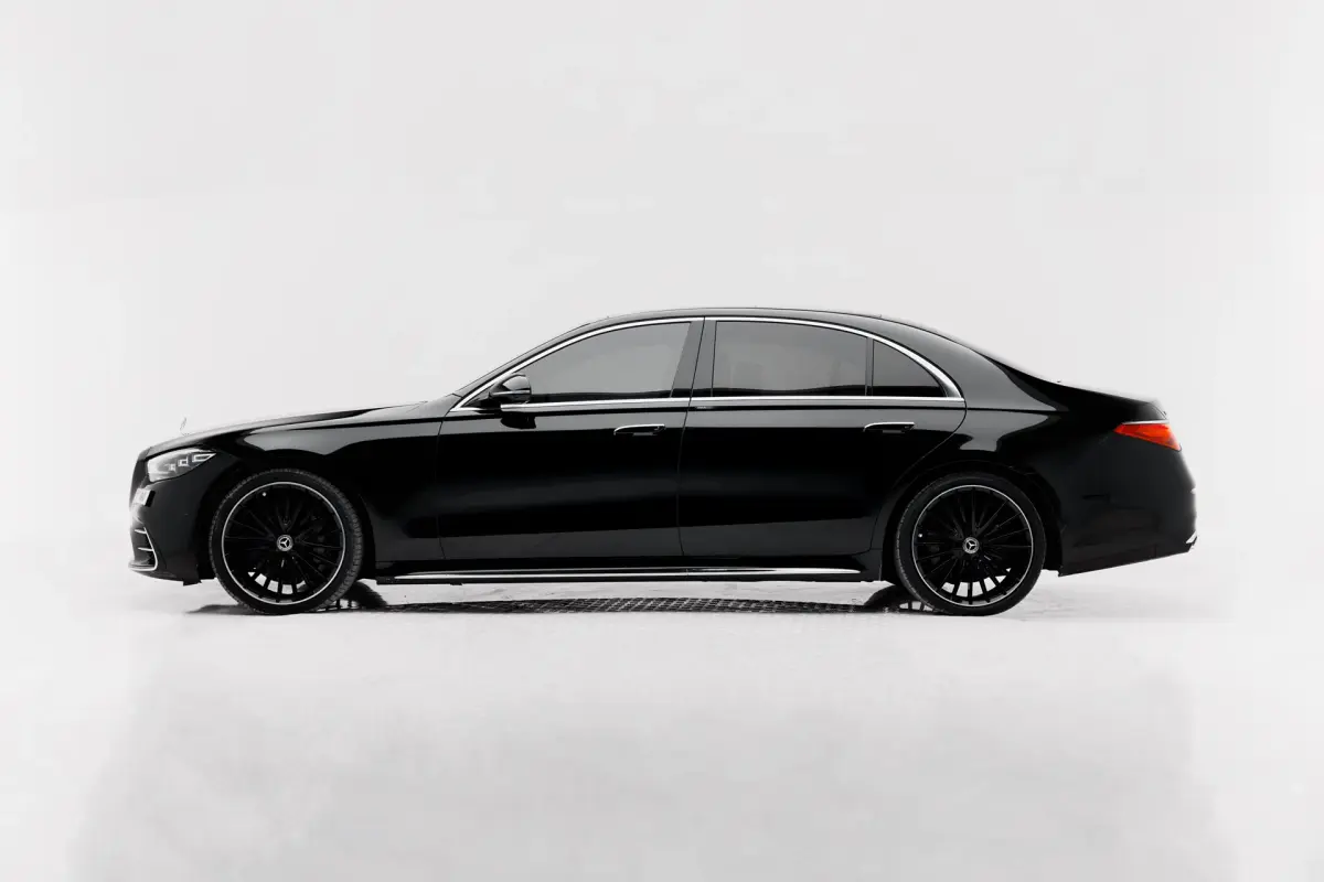 https://driveme-uae-kings.s3.me-central-1.amazonaws.com/media/images/vehicles/kings-uae-vehicle-69caa52b-c907-40c6-99e0-698c1a1ca71c.webp