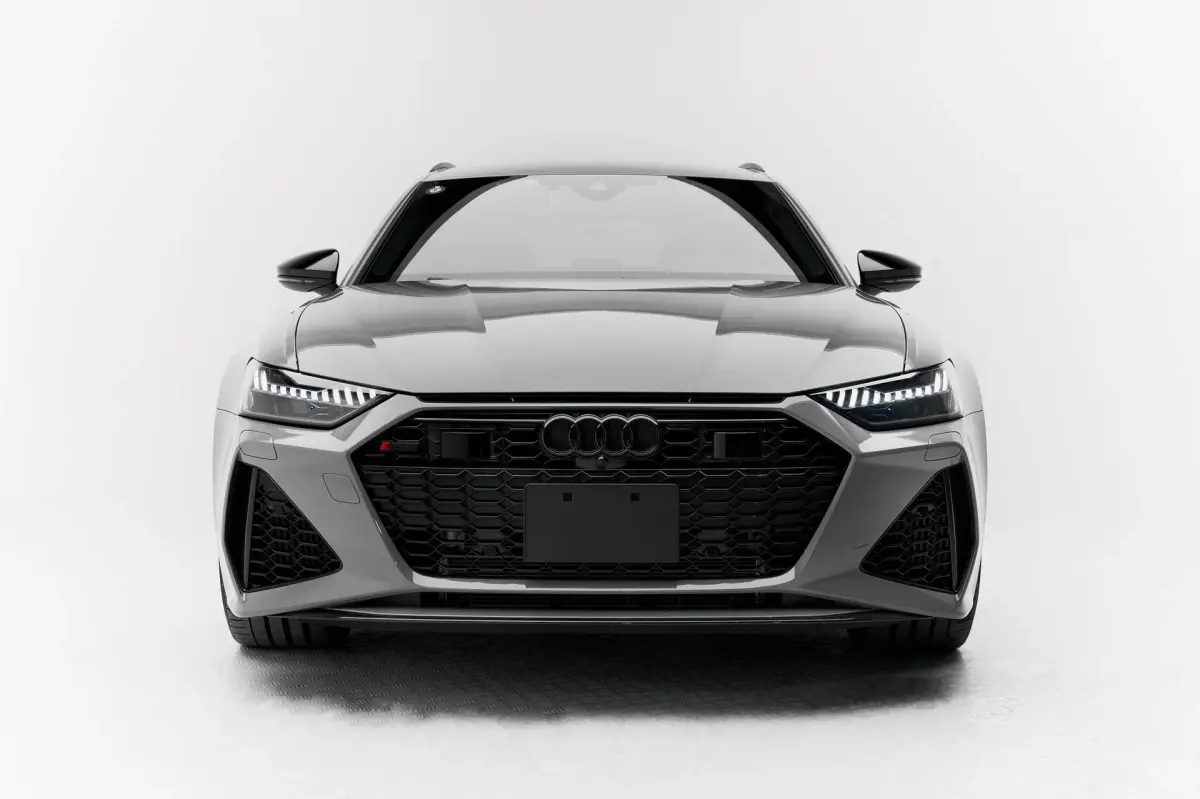 https://driveme-uae-kings.s3.me-central-1.amazonaws.com/media/images/vehicles/kings-uae-vehicle-76e6c189-5b76-46c9-a68e-d5c11ca1d974.webp