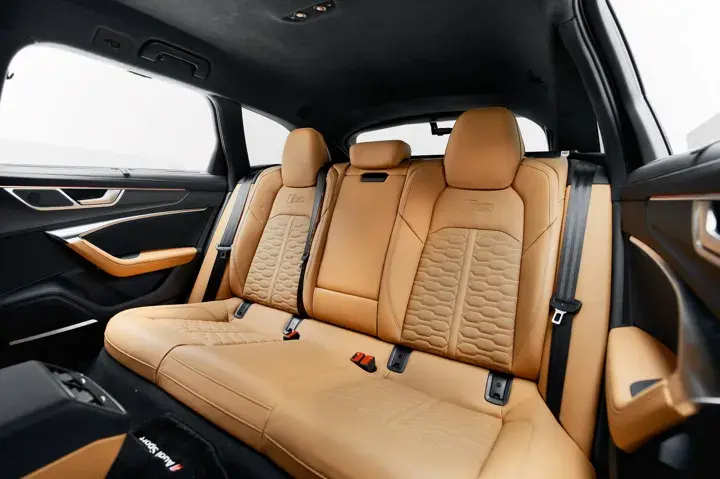 https://driveme-uae-kings.s3.me-central-1.amazonaws.com/media/images/vehicles/kings-uae-vehicle-78dcd12d-ce8c-41cf-8d67-5868a4373026_preview.webp
