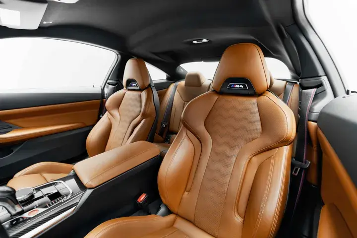 https://driveme-uae-kings.s3.me-central-1.amazonaws.com/media/images/vehicles/kings-uae-vehicle-7b317e57-6422-40c5-bad0-796844147f43_preview.webp