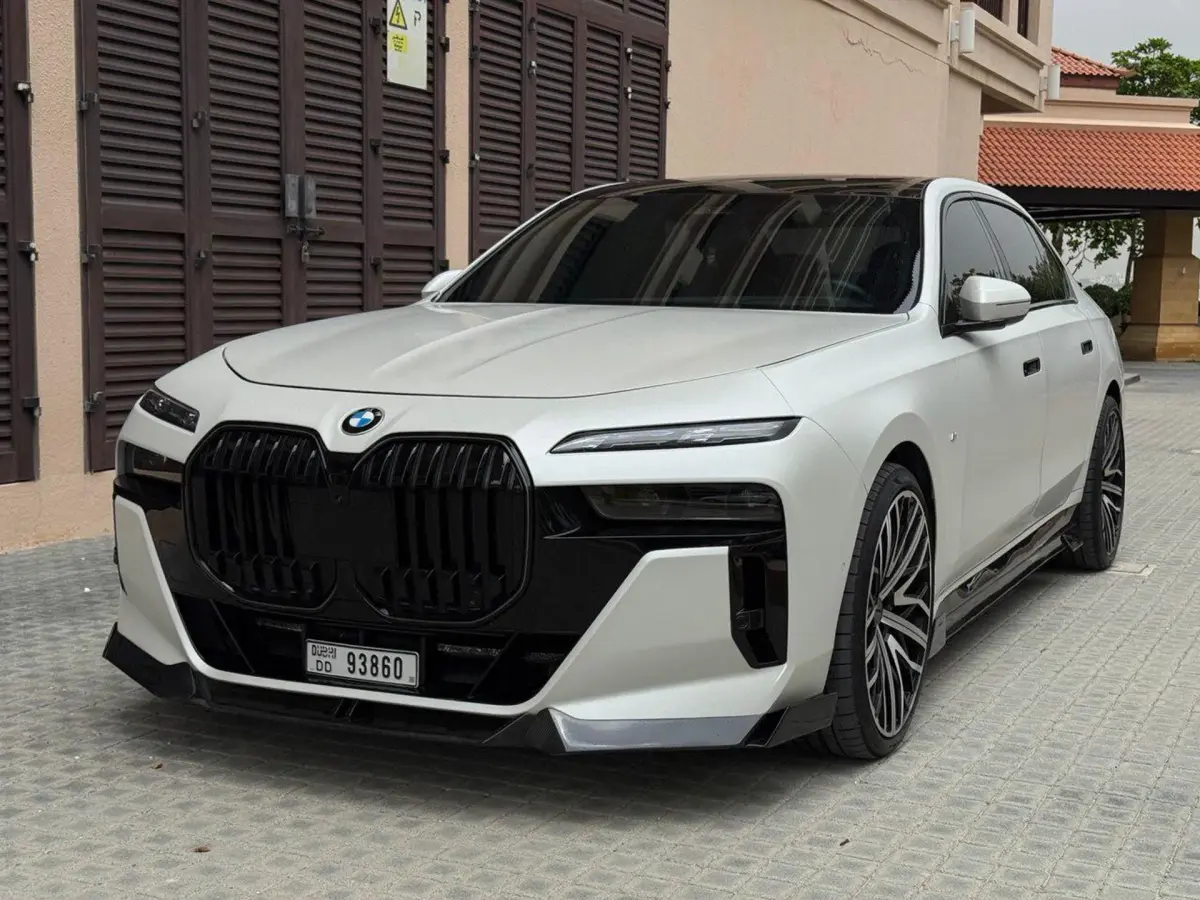 https://driveme-uae-kings.s3.me-central-1.amazonaws.com/media/images/vehicles/kings-uae-vehicle-816529d5-ee6b-4080-a95f-628d5933b8cd.webp