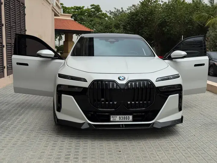 https://driveme-uae-kings.s3.me-central-1.amazonaws.com/media/images/vehicles/kings-uae-vehicle-8957562d-e39d-4e4c-9a01-d04f9be85642_preview.webp