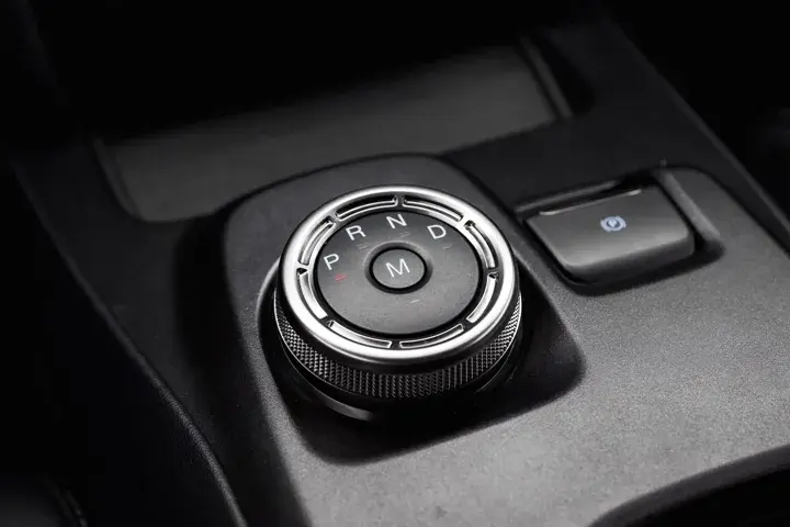 https://driveme-uae-kings.s3.me-central-1.amazonaws.com/media/images/vehicles/kings-uae-vehicle-9bf3870b-2cb1-4539-a152-06246fa8483b_preview.webp