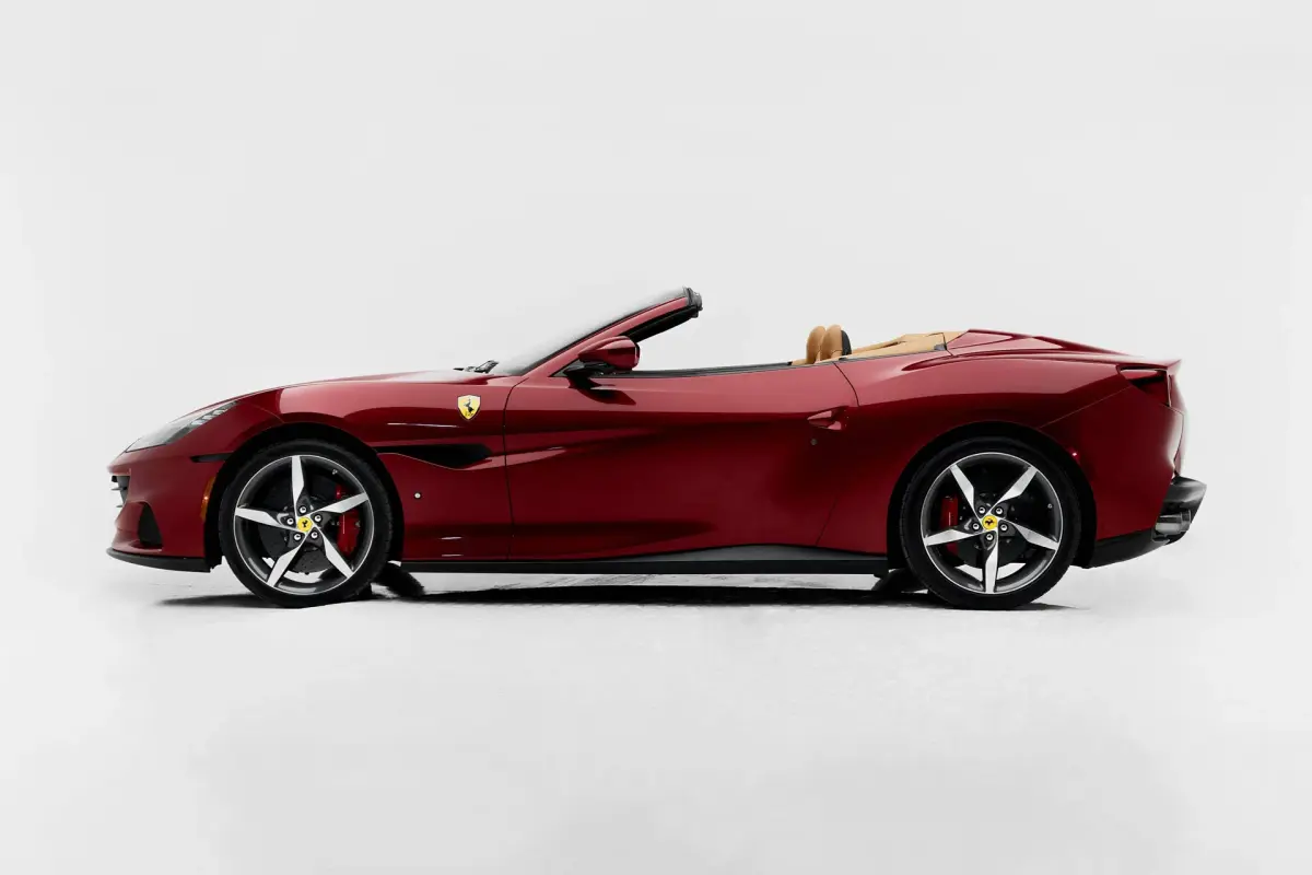 https://driveme-uae-kings.s3.me-central-1.amazonaws.com/media/images/vehicles/kings-uae-vehicle-9d75f583-4d9a-4226-8465-399b12bc05bb.webp
