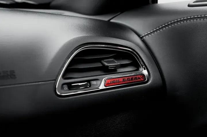 https://driveme-uae-kings.s3.me-central-1.amazonaws.com/media/images/vehicles/kings-uae-vehicle-9e348ce2-87d3-4763-a586-c78faabc478d_preview.webp