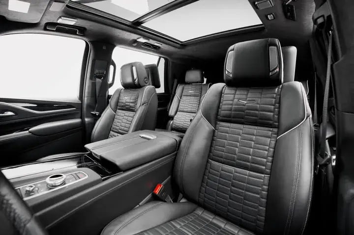 https://driveme-uae-kings.s3.me-central-1.amazonaws.com/media/images/vehicles/kings-uae-vehicle-a08bcf1b-1fb1-4444-95f1-57ebf20d22f4_preview.webp