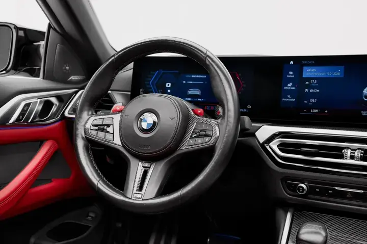 https://driveme-uae-kings.s3.me-central-1.amazonaws.com/media/images/vehicles/kings-uae-vehicle-a3594b4a-4f75-4aaf-8343-e700808a0cf8_preview.webp