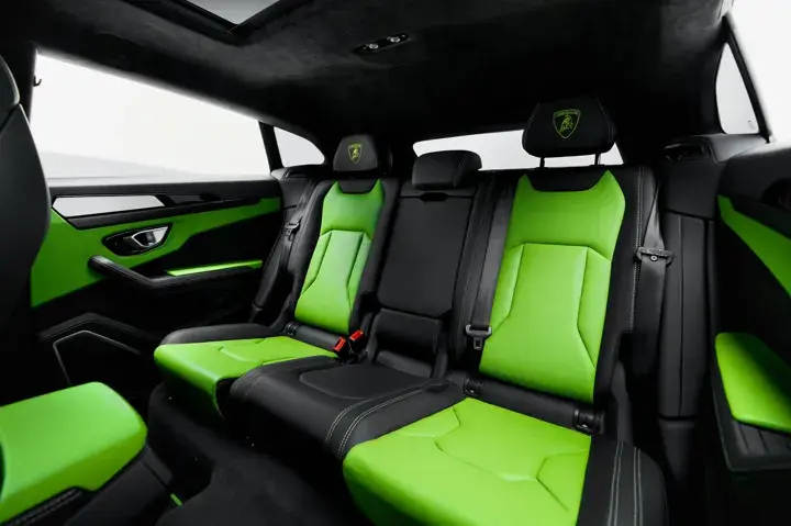 https://driveme-uae-kings.s3.me-central-1.amazonaws.com/media/images/vehicles/kings-uae-vehicle-aac48654-5053-493a-a43a-bb144b2605d4_preview.webp