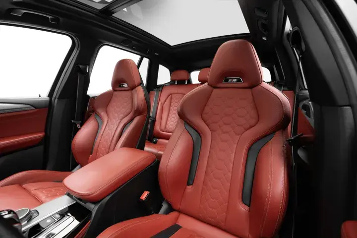 https://driveme-uae-kings.s3.me-central-1.amazonaws.com/media/images/vehicles/kings-uae-vehicle-ae00f74a-5ad9-403a-8610-cef8e3dd382c_preview.webp