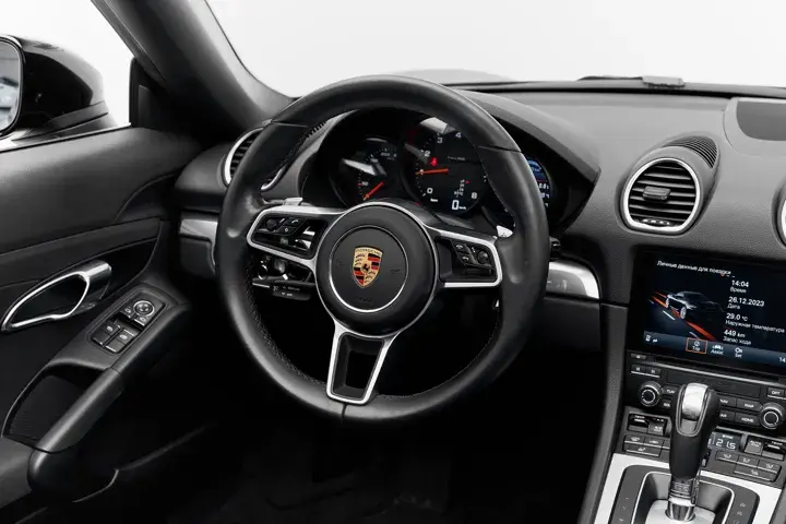 https://driveme-uae-kings.s3.me-central-1.amazonaws.com/media/images/vehicles/kings-uae-vehicle-b4ccd2e4-aa5f-4e1f-8839-4809af5e251e_preview.webp