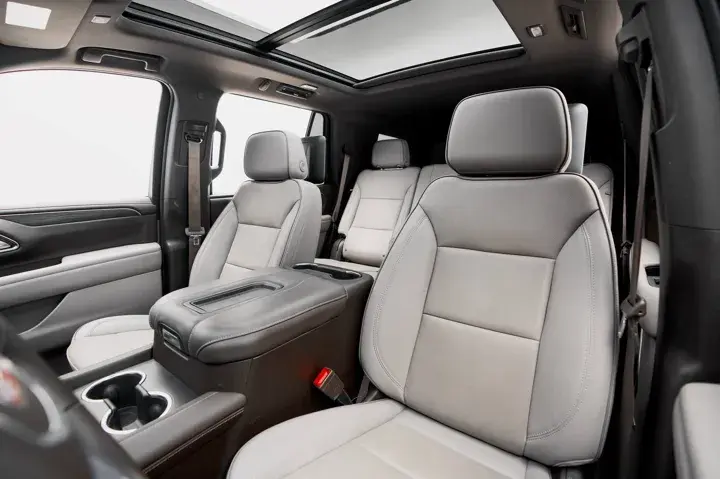 https://driveme-uae-kings.s3.me-central-1.amazonaws.com/media/images/vehicles/kings-uae-vehicle-bda709fe-3f1c-40d8-8059-04e8f86e247b_preview.webp