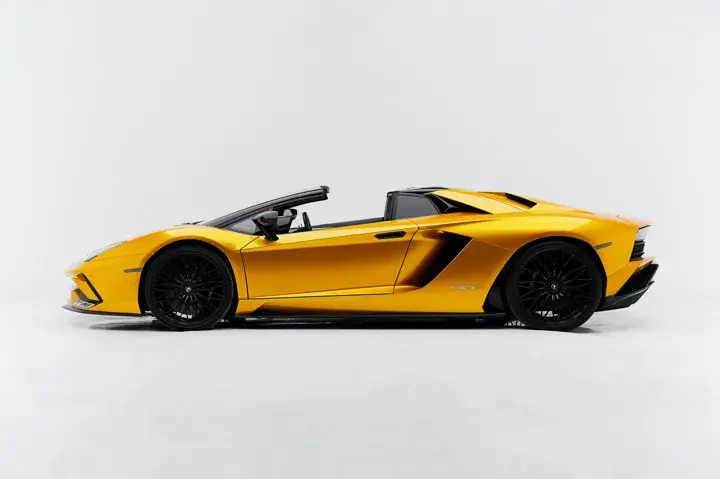 https://driveme-uae-kings.s3.me-central-1.amazonaws.com/media/images/vehicles/kings-uae-vehicle-c2d3f86d-9e4a-4bea-9046-eb7924120de0_preview.webp