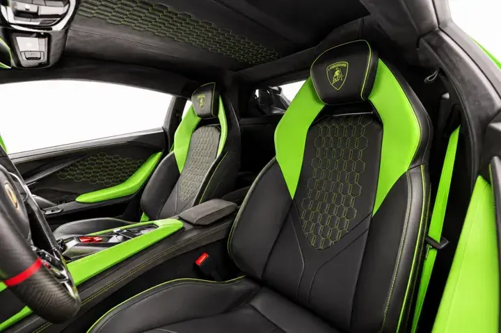 https://driveme-uae-kings.s3.me-central-1.amazonaws.com/media/images/vehicles/kings-uae-vehicle-d0b2943b-fce0-4f52-a927-f26be455a319_preview.webp