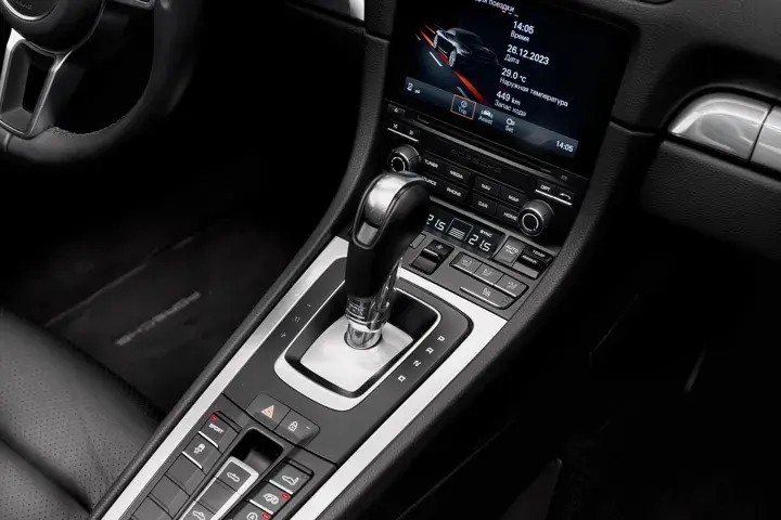 https://driveme-uae-kings.s3.me-central-1.amazonaws.com/media/images/vehicles/kings-uae-vehicle-d23f3f8b-8a13-4d32-bebc-021cc342aaf8_preview.webp