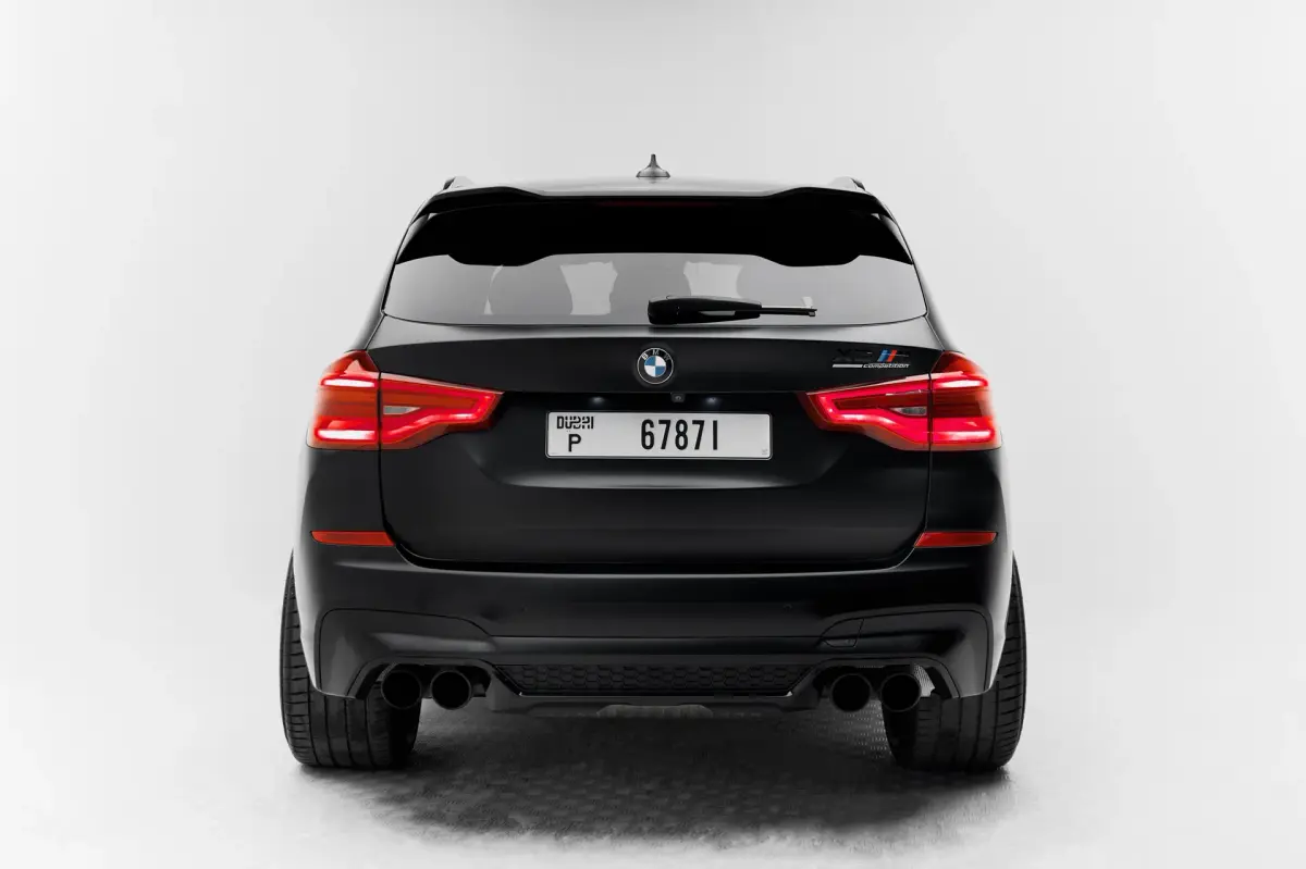 https://driveme-uae-kings.s3.me-central-1.amazonaws.com/media/images/vehicles/kings-uae-vehicle-dcf054c5-5314-4c5d-bebb-9a09ac3c6674.webp