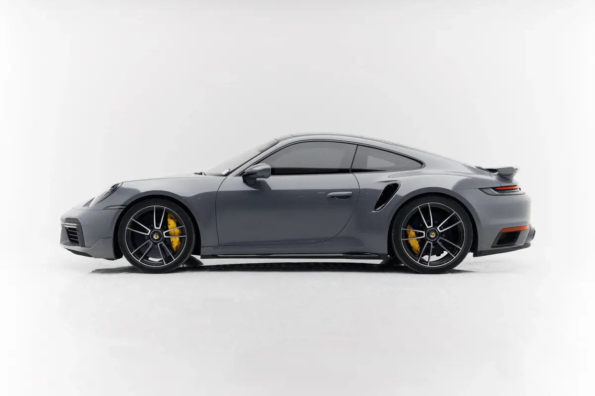 https://driveme-uae-kings.s3.me-central-1.amazonaws.com/media/images/vehicles/kings-uae-vehicle-e1e3f7c5-5fb5-476d-a894-e8b5a57892cb.webp