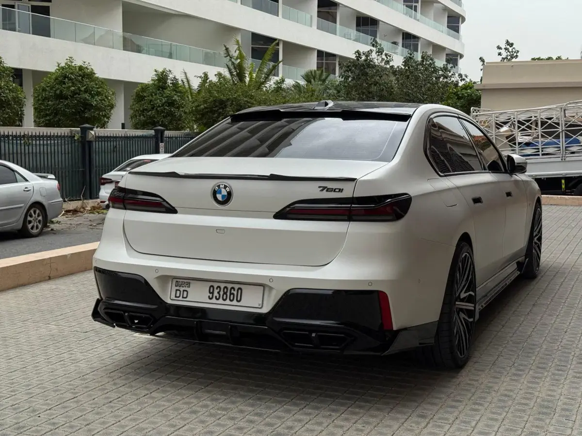 https://driveme-uae-kings.s3.me-central-1.amazonaws.com/media/images/vehicles/kings-uae-vehicle-e4587566-eb1f-45d5-872c-024f53020c61.webp