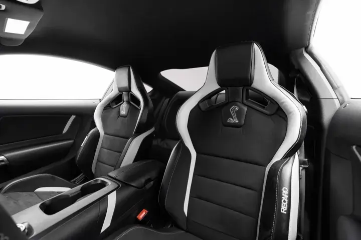 https://driveme-uae-kings.s3.me-central-1.amazonaws.com/media/images/vehicles/kings-uae-vehicle-eb47a7b7-4a00-4bb1-bacf-d7a24d19e02a_preview.webp