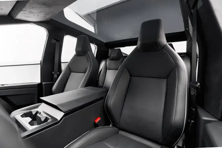 https://driveme-uae-kings.s3.me-central-1.amazonaws.com/media/images/vehicles/kings-uae-vehicle-f515b3c8-b79a-434f-bdd0-30f82643c640_preview.webp